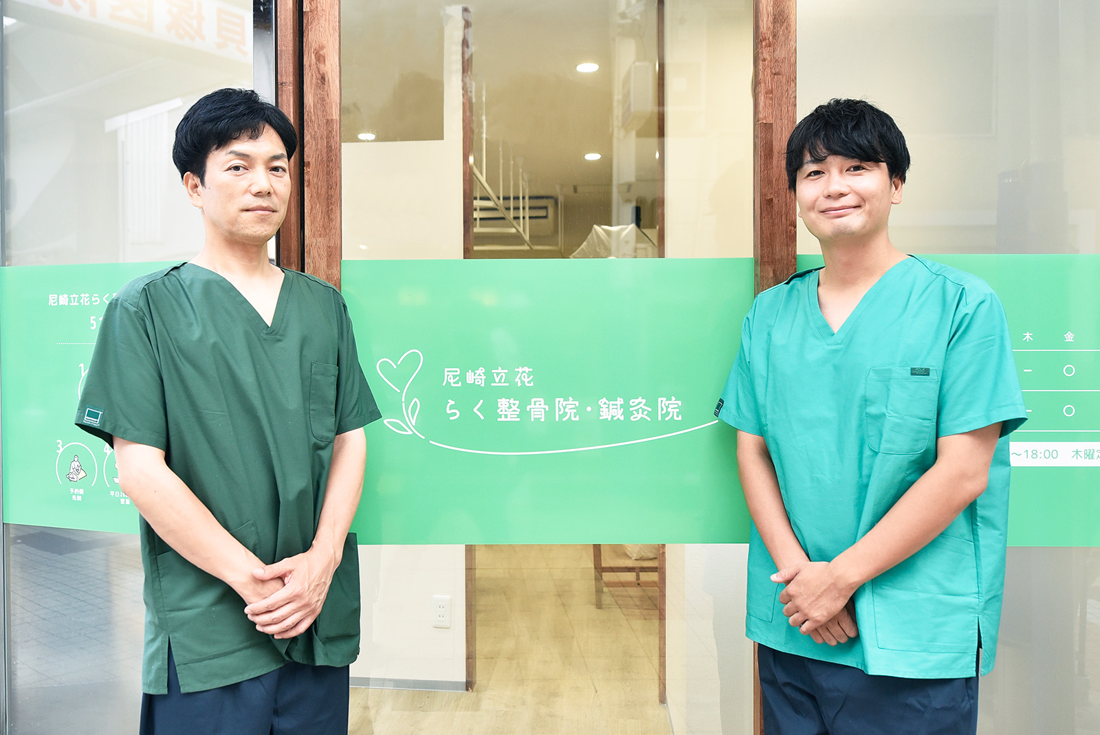 院長とスタッフの様子